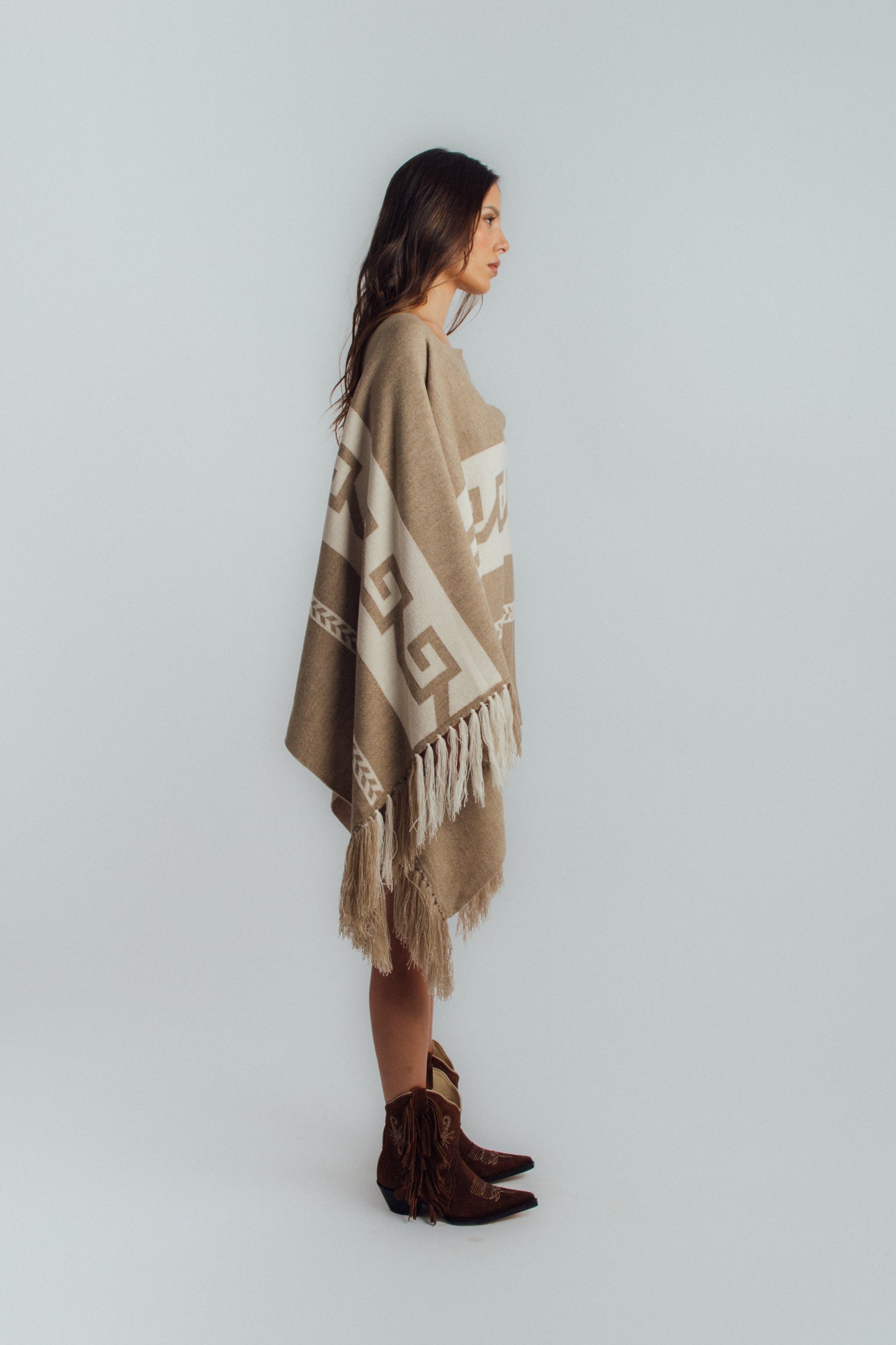 Poncho cerrado escote en V Oatmeal