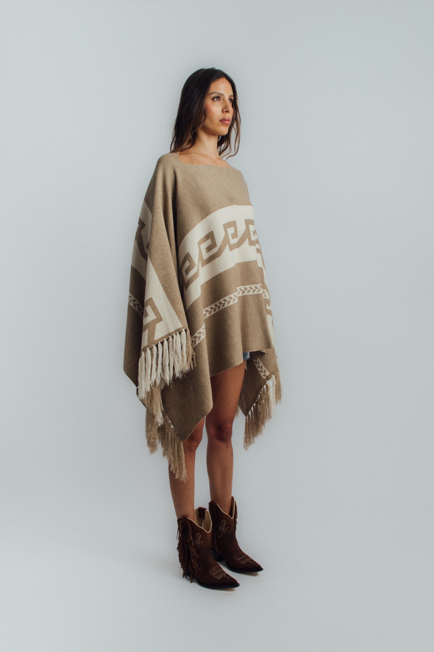 Poncho cerrado escote en V Oatmeal