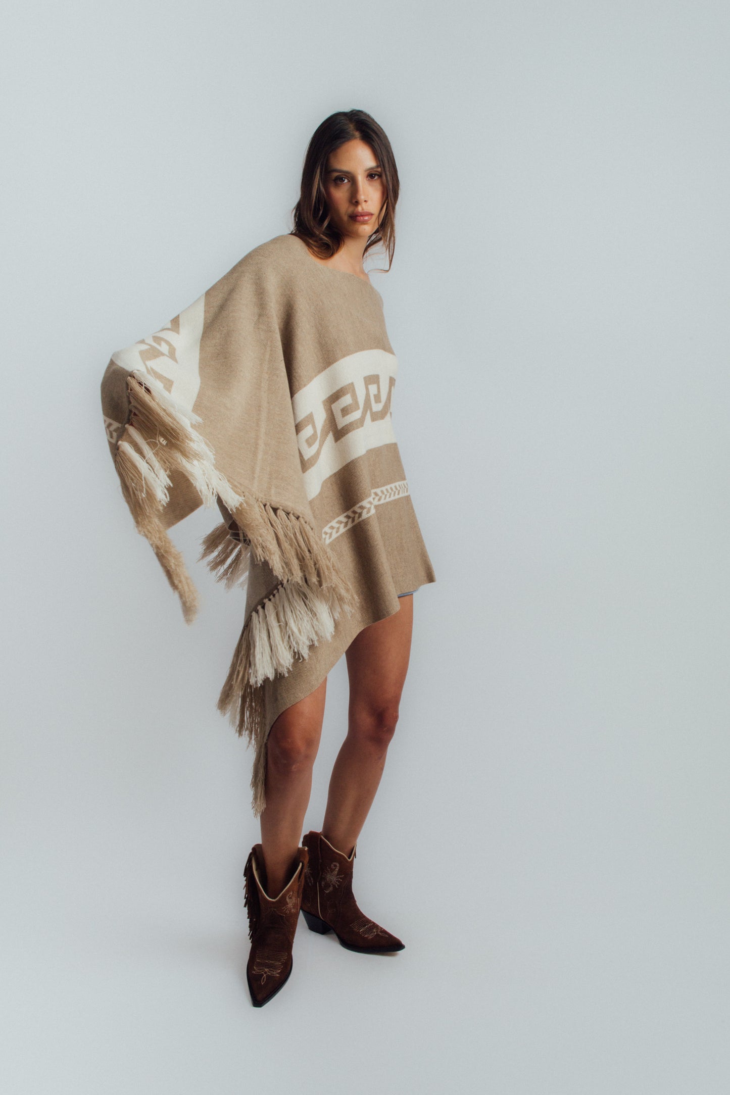 Poncho cerrado escote en V Oatmeal