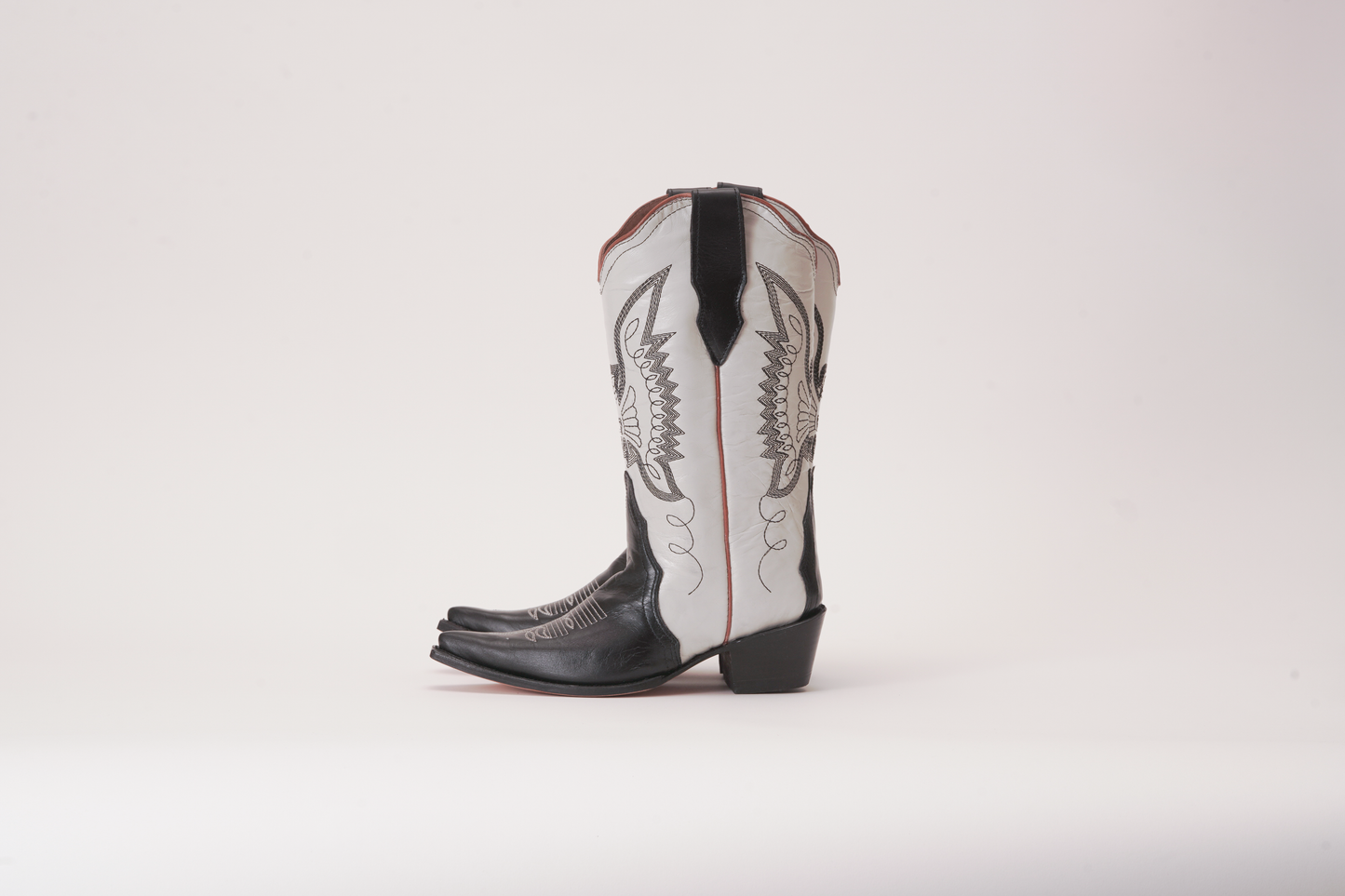 Jornada Duo Black and Bone Boots