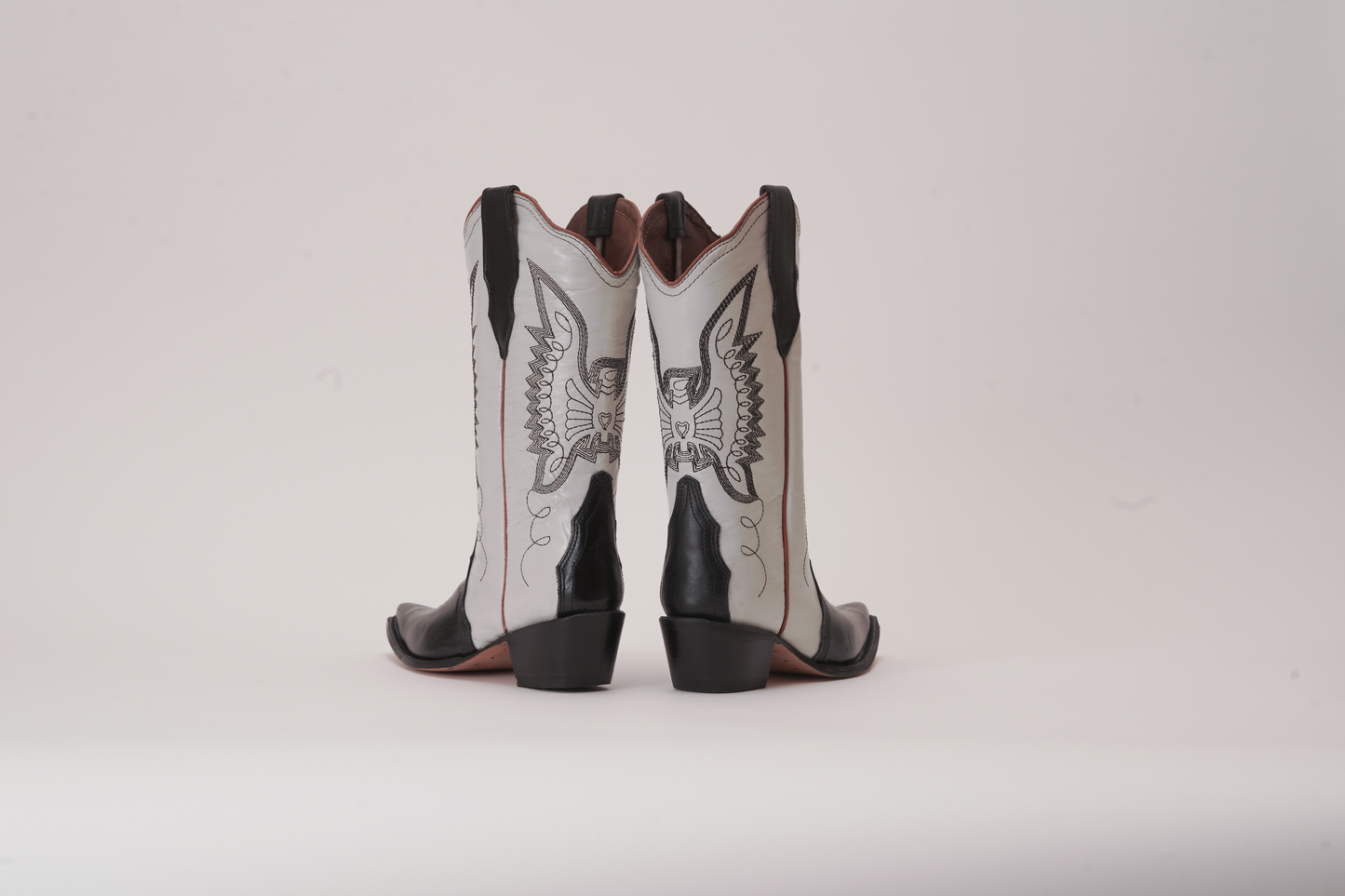 Jornada Duo Black and Bone Boots