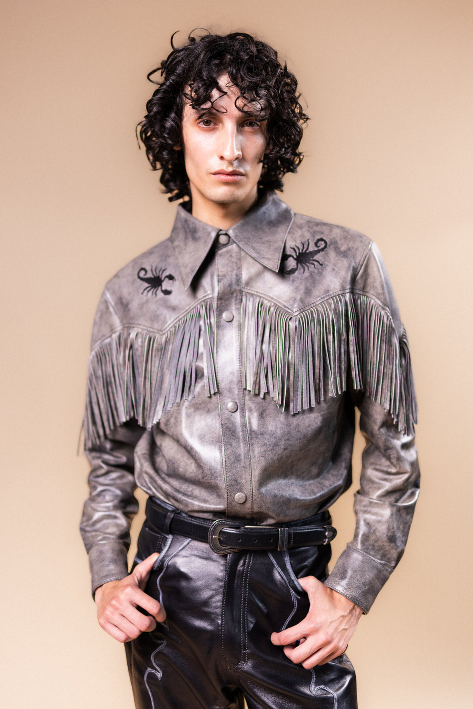 Camisa alacrán gris