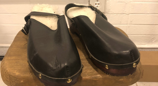 Suecos Negros con Peluche (Sample)