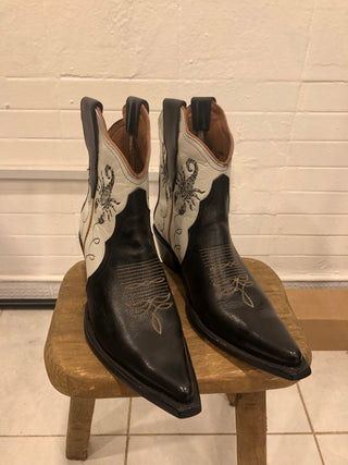 Botín Pony Dúo (Sample)