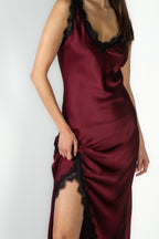 Slip Dress Asimétrico Tinto