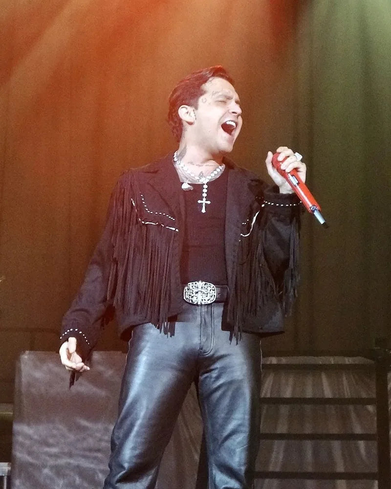 Christian Nodal con piezas de Montserrat Messeguer