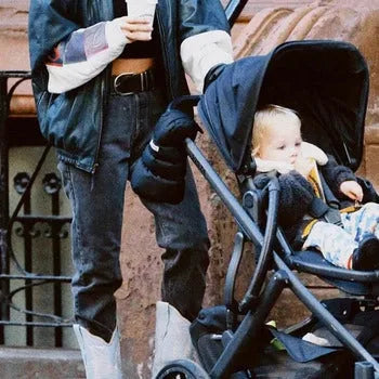 Emily Ratajkowski con piezas de Montserrat Messeguer