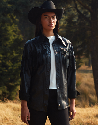 Classic fringed shirt in black polished leather